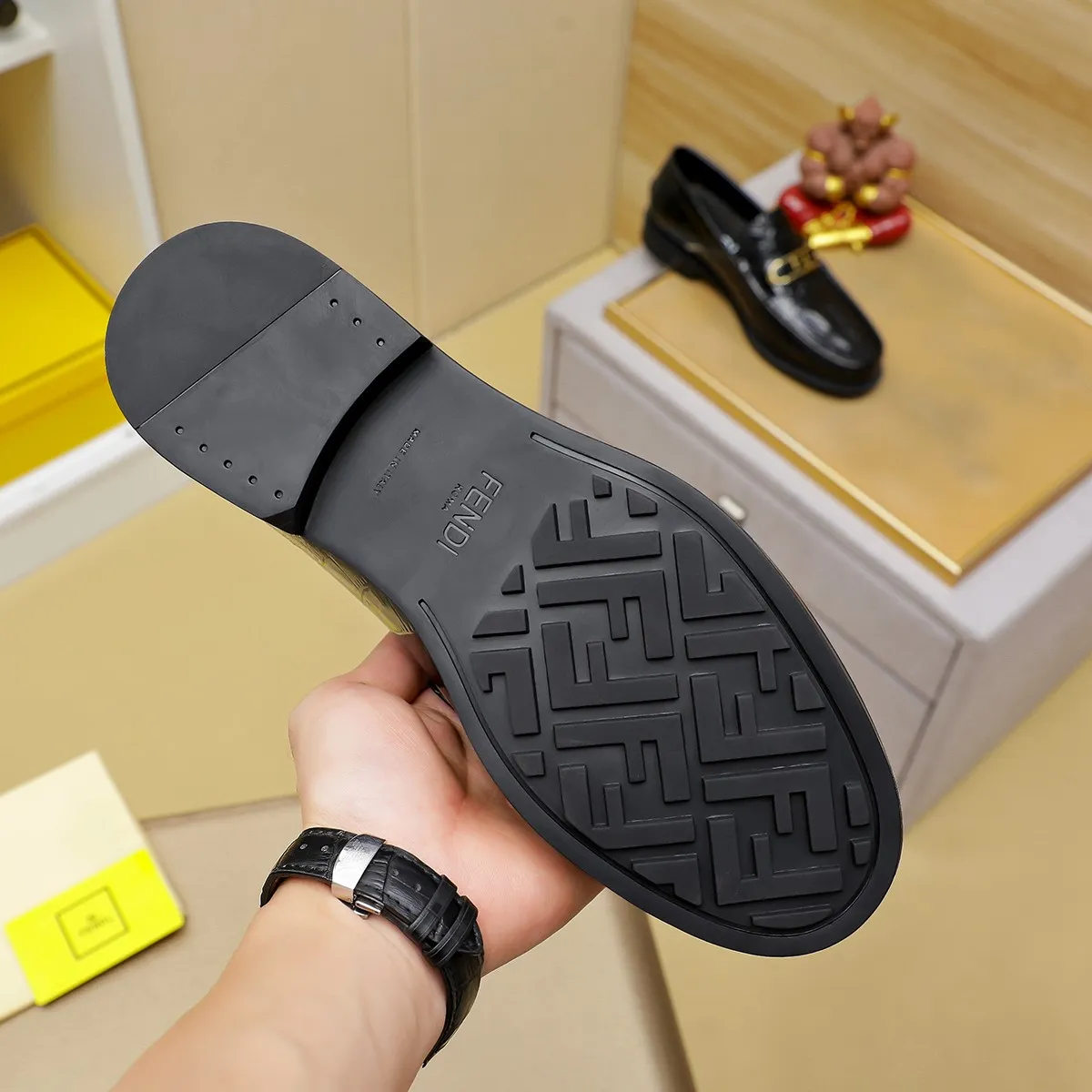 Men's shoes💰460 🕷🕷【FENDI】The latest men's formal leather shoes🇨🇳Classic series not to be missed💯The first layer is made of imported first-layer cowhide☘Original quality, the leather is smooth and delicate🎋The version is awesome, the perfect streamlined outline🍇🐮Leather lining, color, size 38-45...